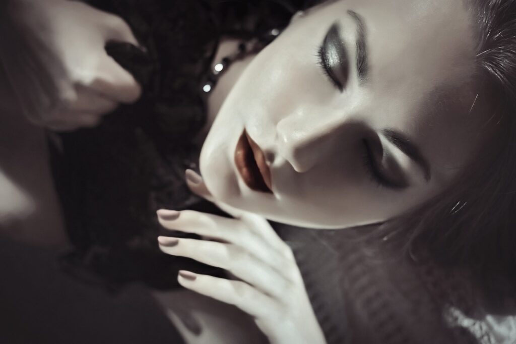 デパートの化粧品カウンターで無料サンプルをもらう方法は？